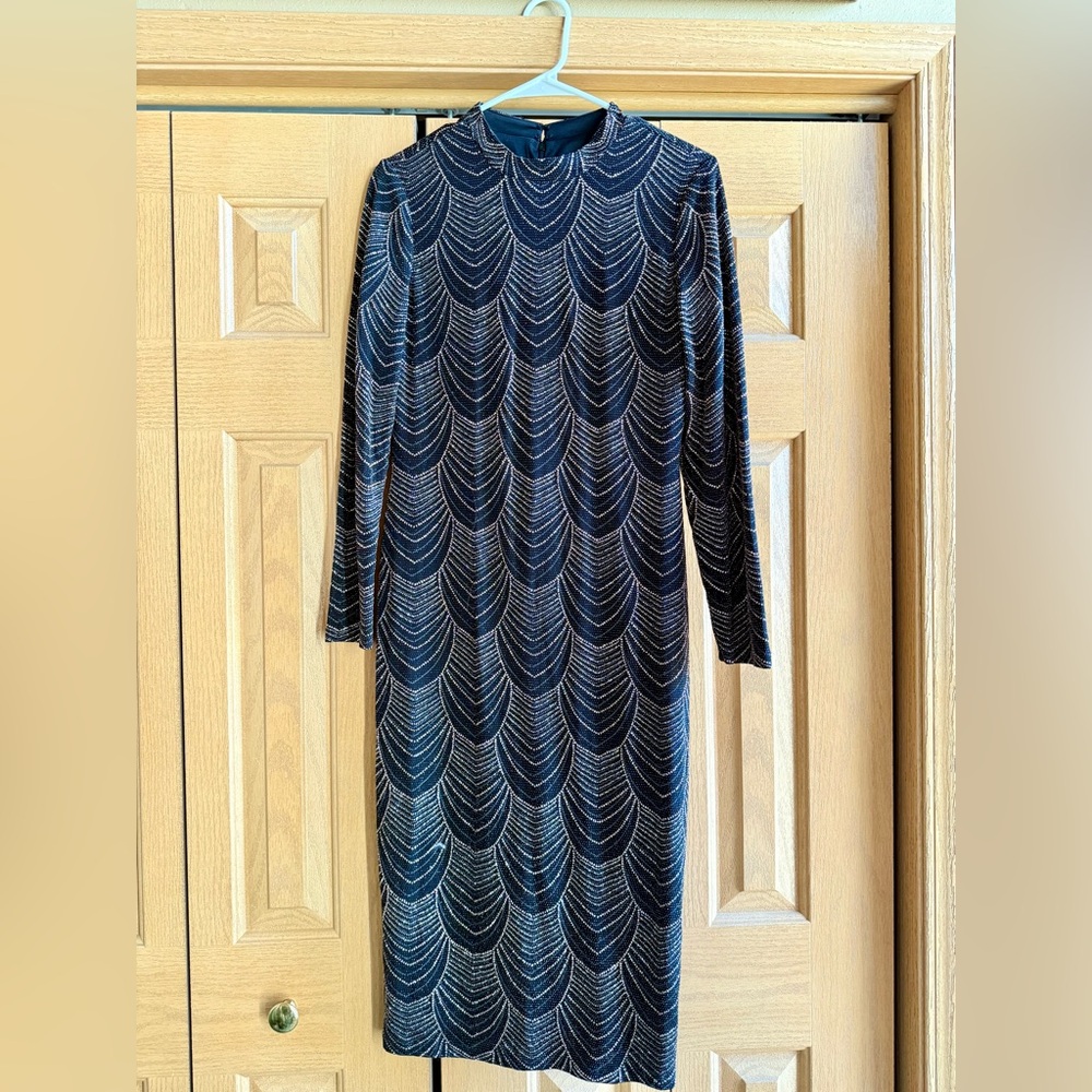 Nine West Elegant Stretchy Long Sleeve Mock Neck Patterned black & gold Dress